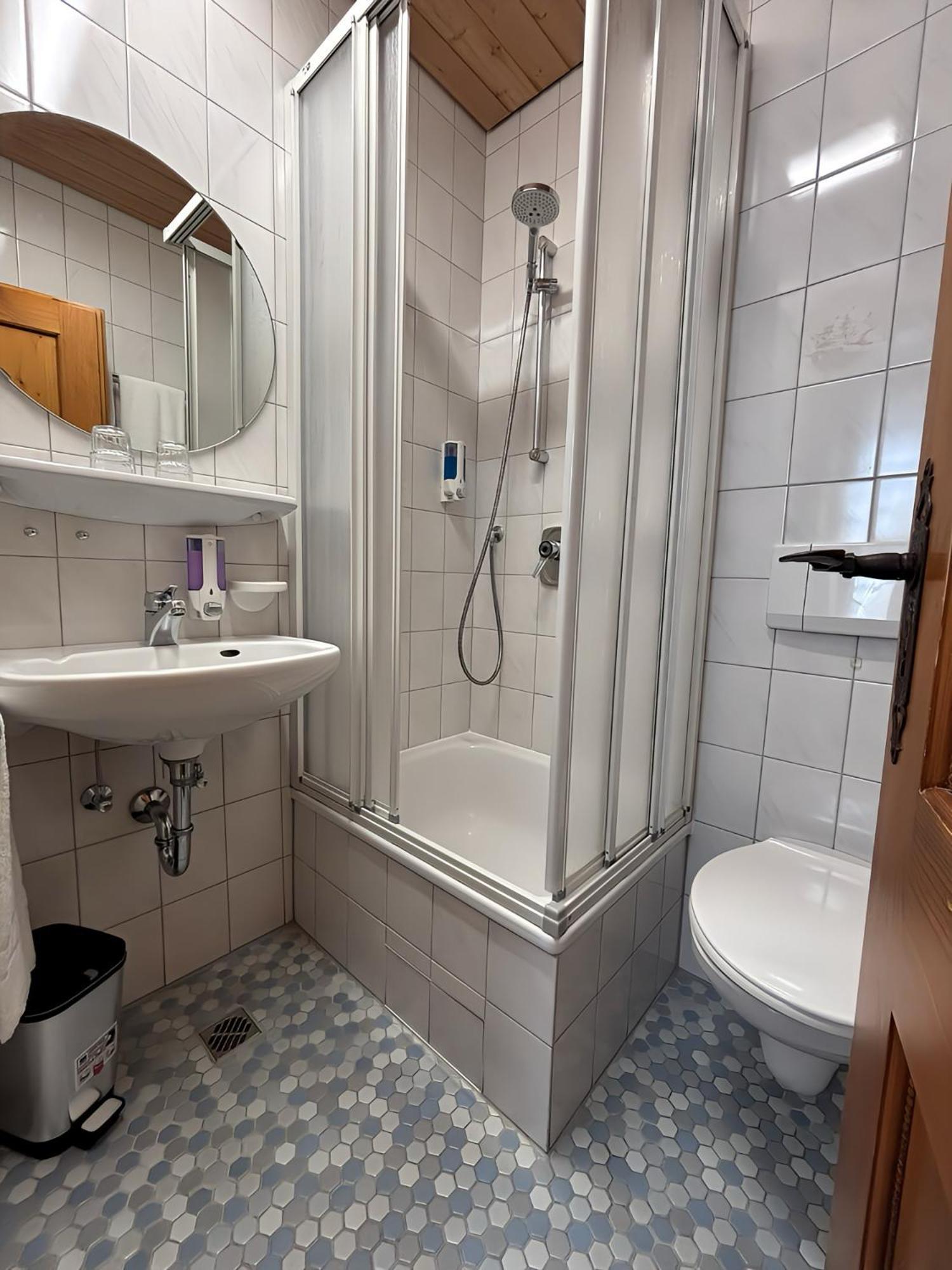 Hotel-Gasthof Adler Линдау Номер фото